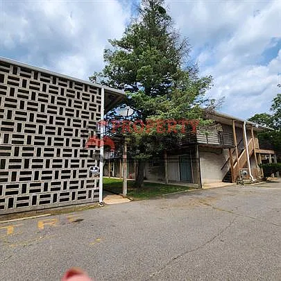 5900 Forest Ave #B2