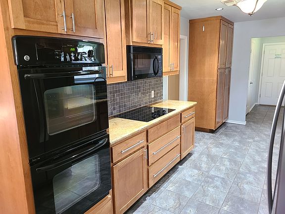 5th image of 1700 Susan Dr