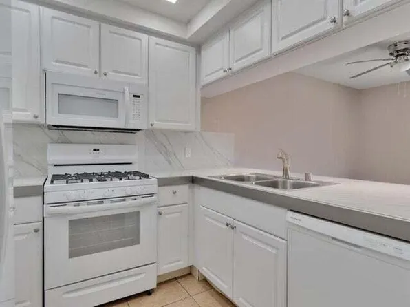 34 Lakeview Cir, Cathedral City, CA 92234