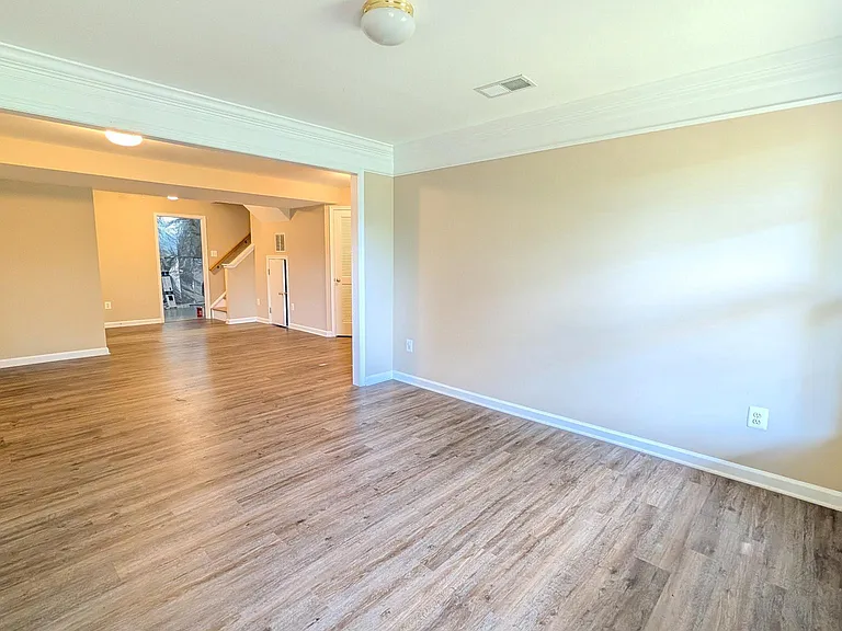 211 Shirley Sq SE — Photo 46