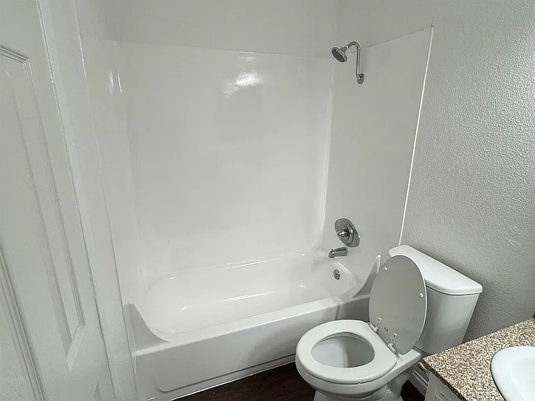 Pampas Lane Apartments — Photo 18
