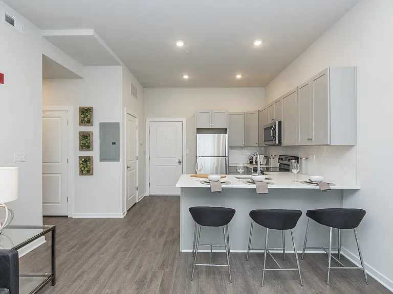 1002 Kitchen 2