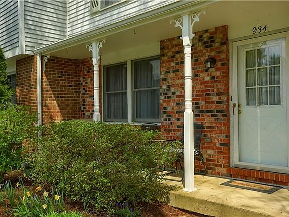 2nd image of 934 Lynwood Ct