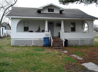1205 E Webster St, Benton, IL 62812