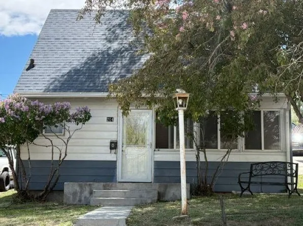 214 E Spruce St, Rawlins, WY 82301