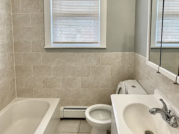5th image of 241 E 9th St #2