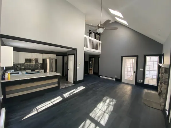 109 Gatehouse Cir, Hawley, PA 18428