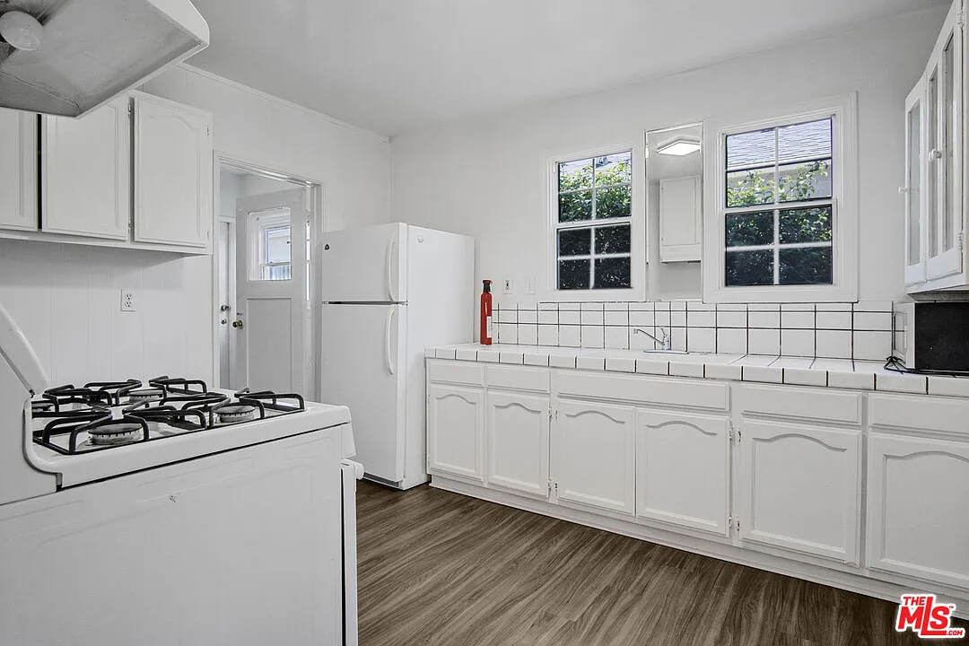 3 bed, 1.0 bath, 1369 sqft, $3,595 — Photo 4