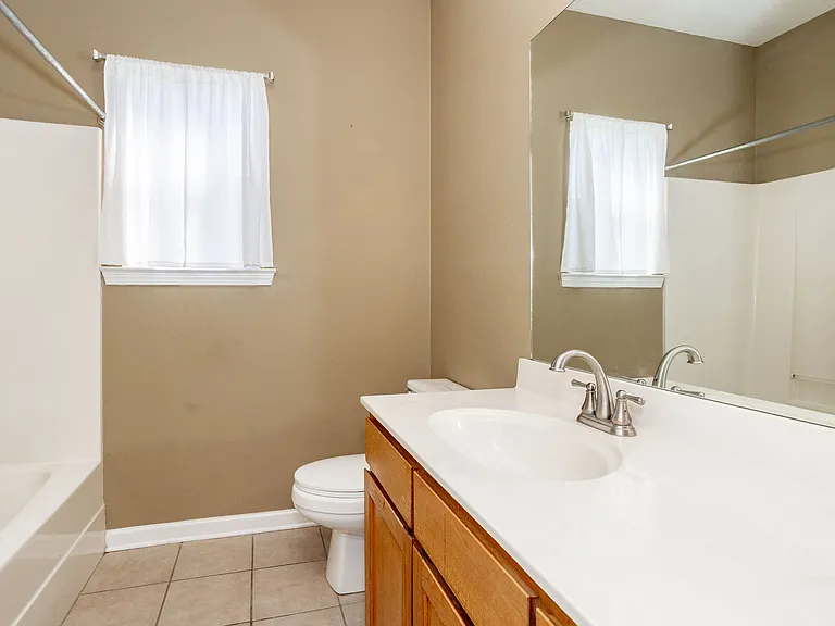 10022 Petersburg Dr — Photo 19