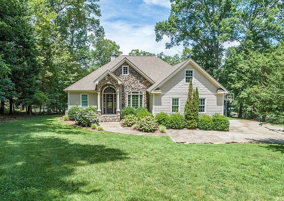 1st image of 111 Birchwood Ct