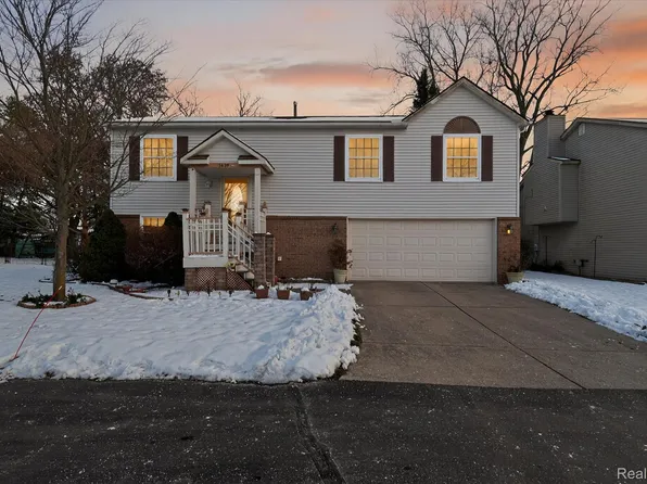 1639 Tulip Ln, Westland, MI 48186