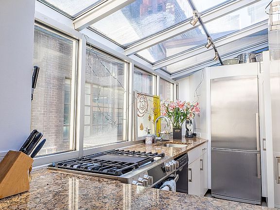 4th image of 155 E 49th St #11CD