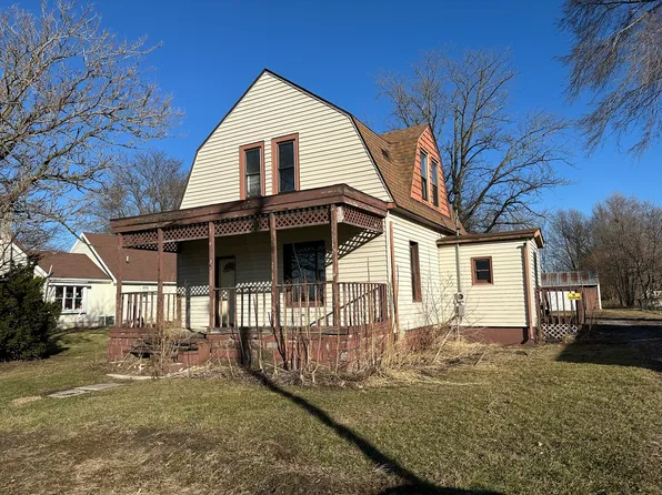 410 N Colfax St, Crescent City, IL 60928