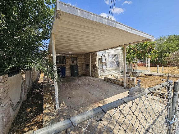 2nd image of 714 E Guerrero St