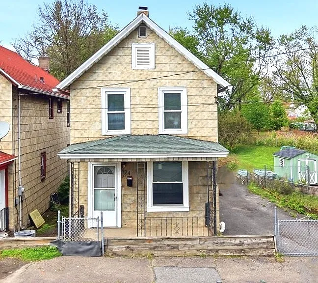 124 Wells St — Photo 1