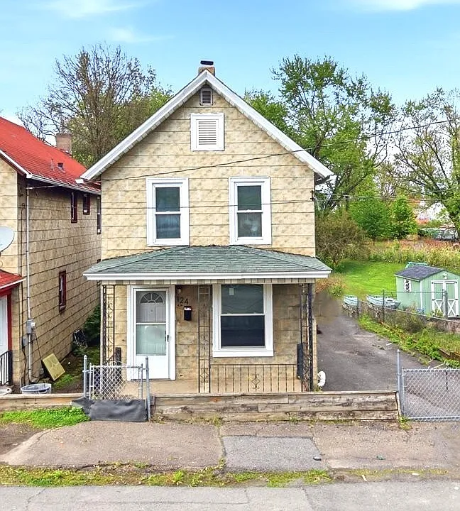 124 Wells St