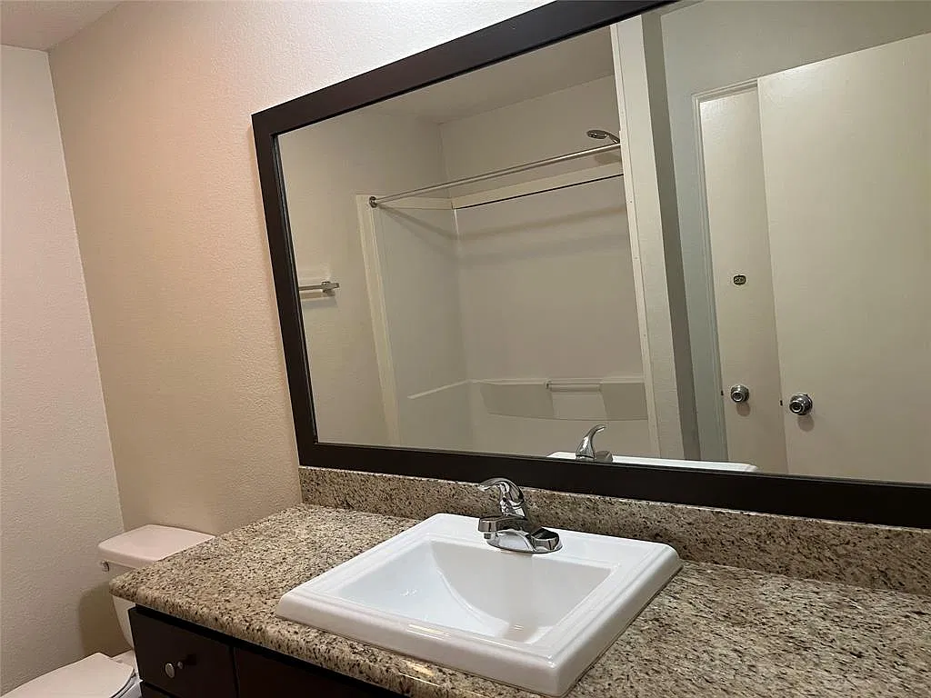 2 bed, 1.5 bath, 970 sqft, $1,450 — Photo 3