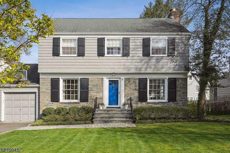 1st image of 16 Elmwood Pl