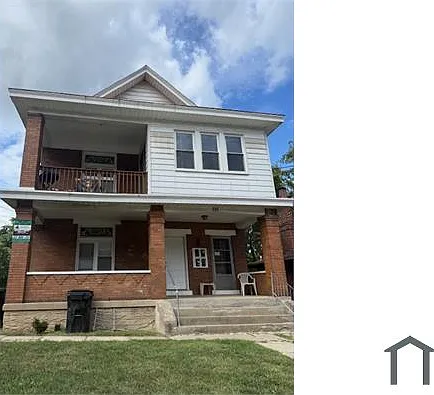 781 Woodlawn Ave — Photo 2