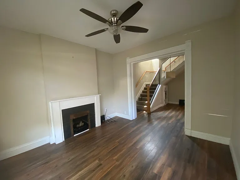 825 Fox St — Photo 2