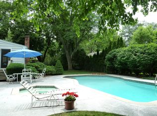 7 Spruce Pl, Ho Ho Kus, NJ 07423