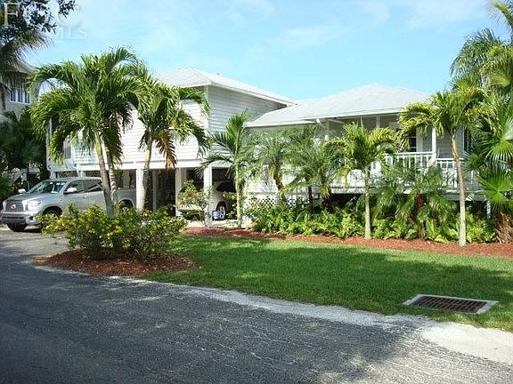 2nd image of 7680 Myrsine Cir