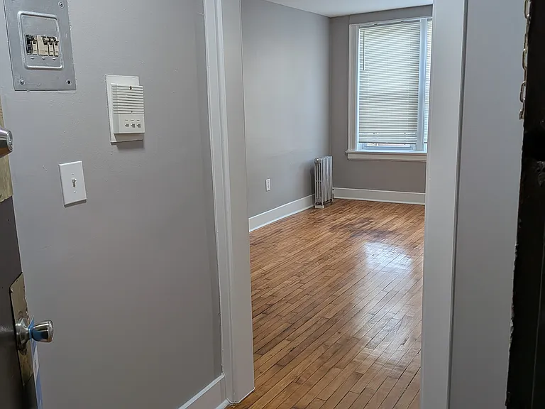 307 William St — Photo 3