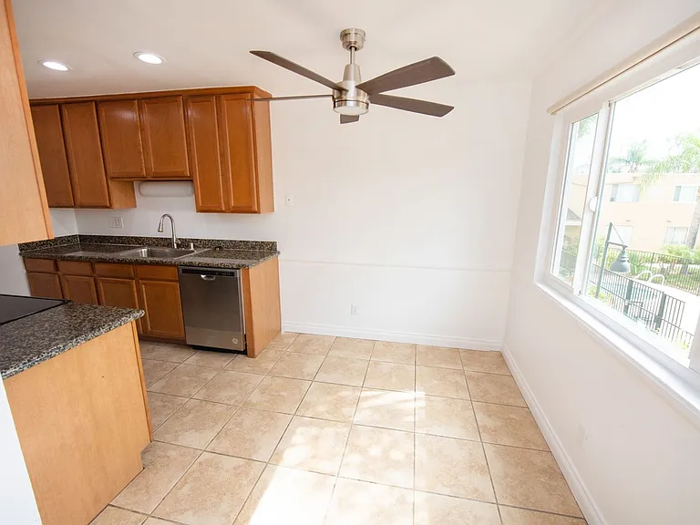 455 Ballantyne St #8 — Photo 29