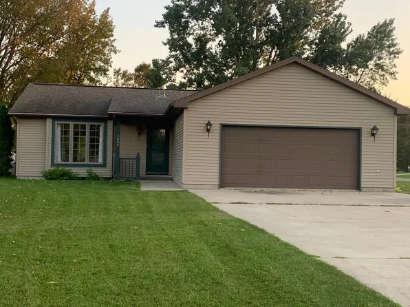 1000 6th St NE, Roseau, MN 56751