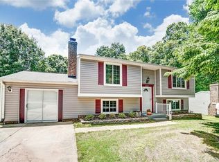 1242 Farmfield Ln, Charlotte, NC 28213