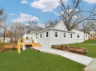 309 E 2nd St, Bonner Springs, KS 66012