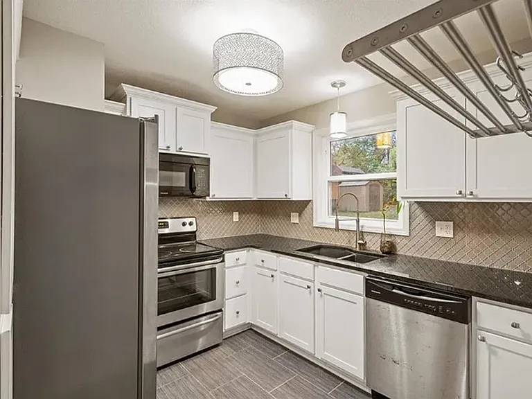 7632 Rainbow Dr — Photo 3