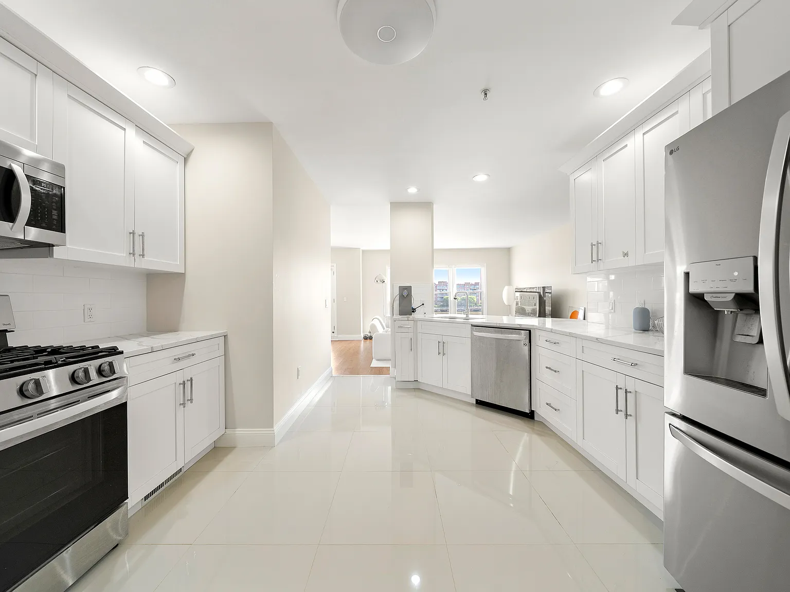 2 bed, 1500 sqft, $4,350 — Photo 4