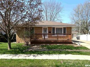 1405 Southmoor St, Pekin, IL 61554