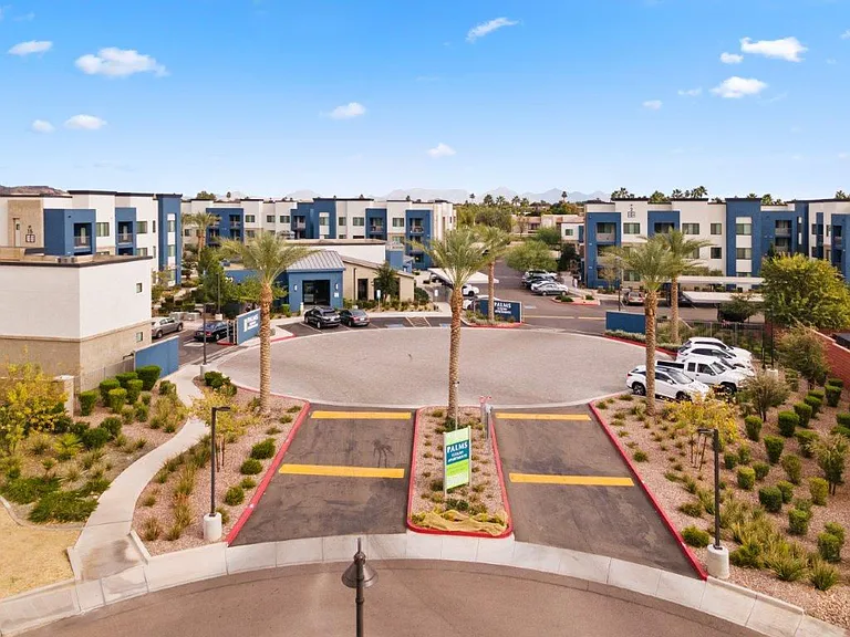 Palms Luxury Apartments — Photo 23
