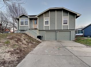 7113 Michael Ln, Pleasant Valley, MO 64068
