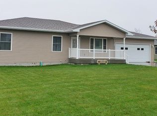 817 Jaxon St, Wayne, NE 68787