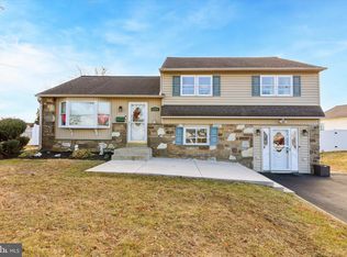 1239 Dahlia Rd, Warminster, PA 18974