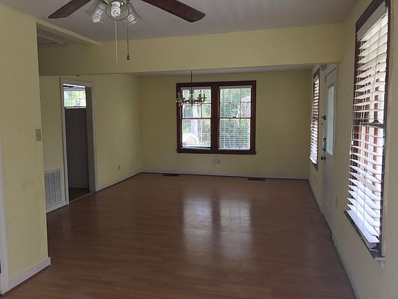 4th image of 729 E Charles St