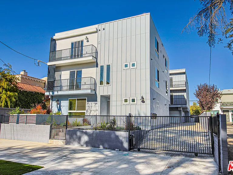10801 Kling St — Photo 2