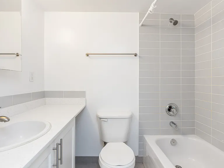 1750 Davie St #401 — Photo 2