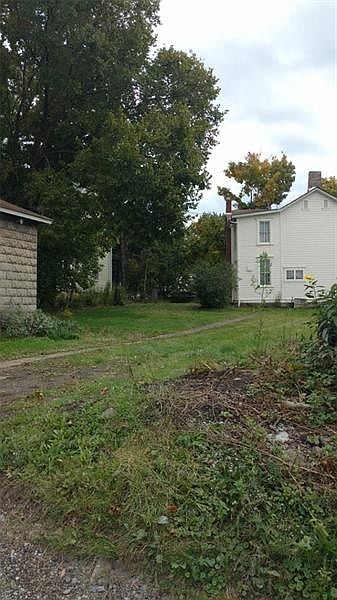 2nd image of 36 W Steuben St