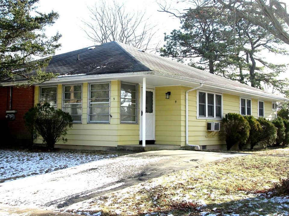 1st image of 9 Allaire Dr