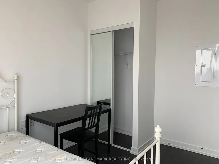 203 College St #3001 — Photo 11
