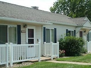 324 E Fairlawn Dr, Urbana, IL 61801