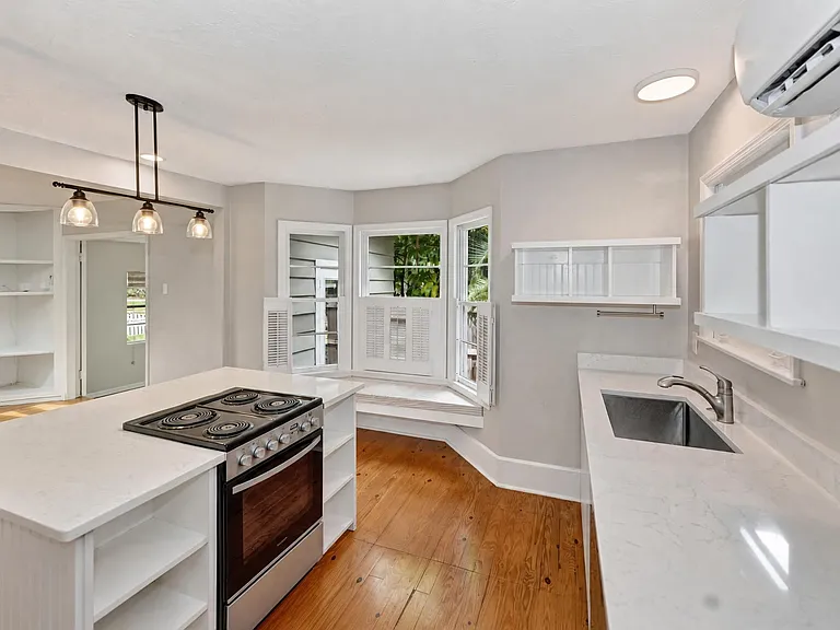 1010 Virginia Dr — Photo 10