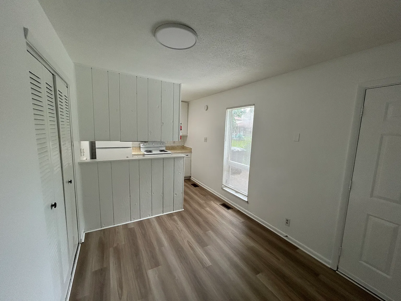 2 bed, 827 sqft, $1,100 — Photo 3
