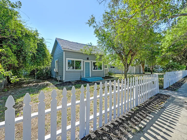 444 N Butte St — Photo 2
