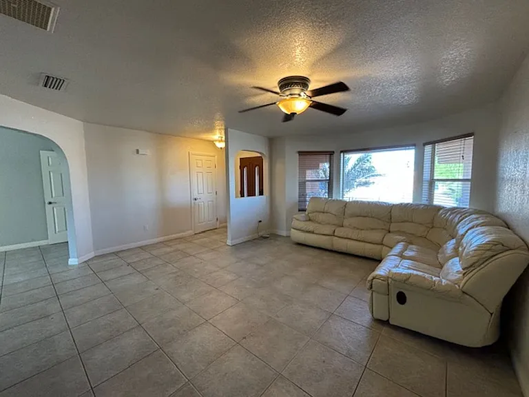 2323 Daytona Loop — Photo 5