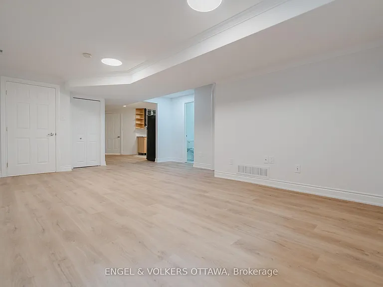 1649 Rosebella Ave #B — Photo 8